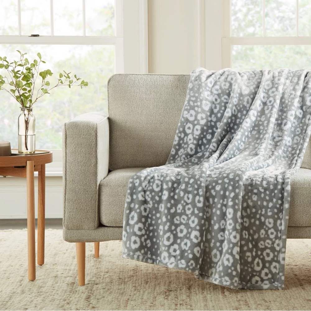 NWT Member's Mark Lounge Throw, 60" x 70"- Taylor Leopard
